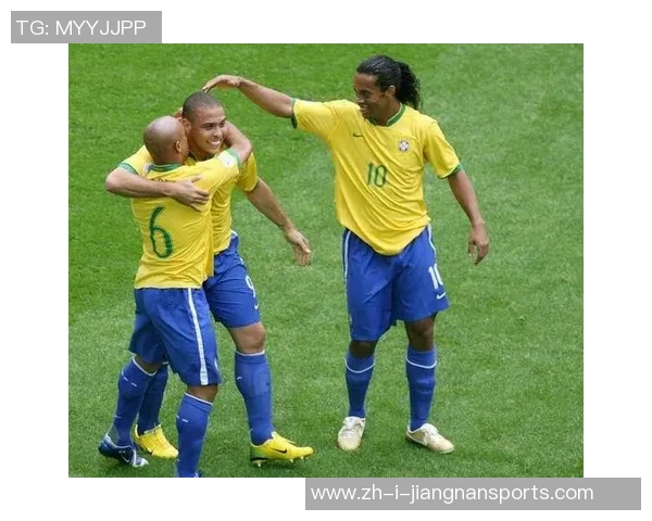 《独家揭秘最伟大足球球星的成长历程与传奇背后的故事》